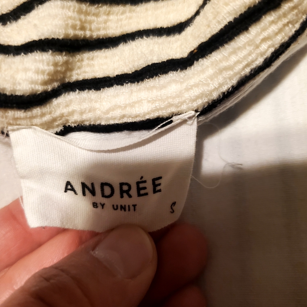 ANDREE BY UNIT Black and White Striped Top - Picture 3 of 5